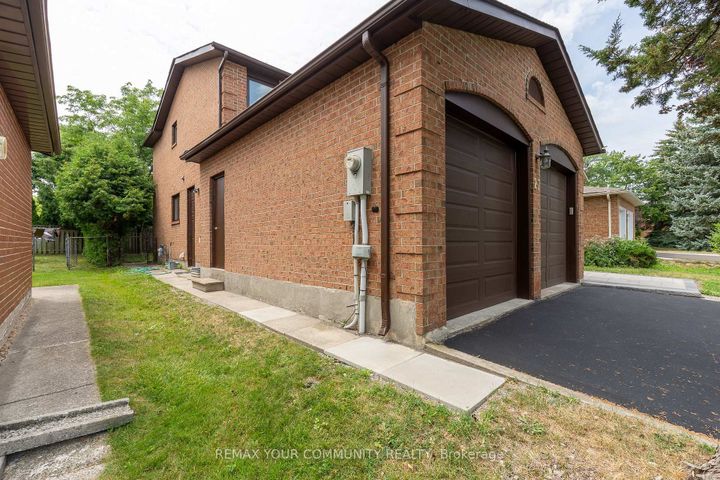 Photo 44 at 27 Houseman Crescent, North Richvale, Richmond Hill