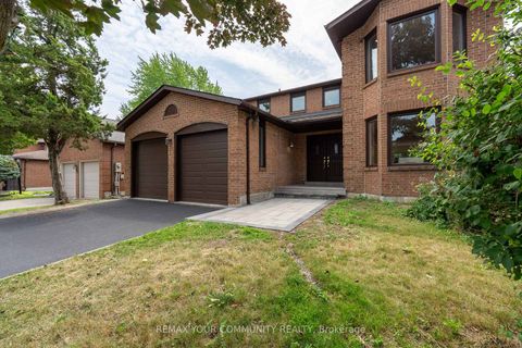 Photo 1 at 27 Houseman Crescent, North Richvale, Richmond Hill