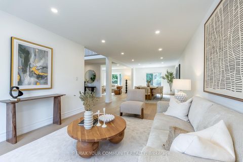 Photo 7 at 27 Houseman Crescent, North Richvale, Richmond Hill