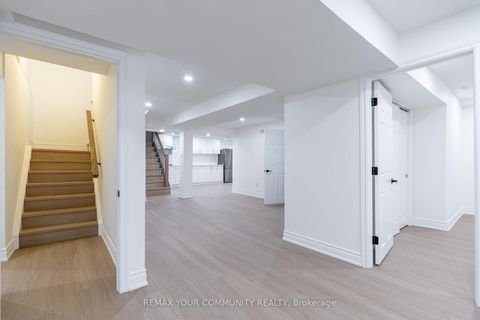 Photo 33 at 27 Houseman Crescent, North Richvale, Richmond Hill