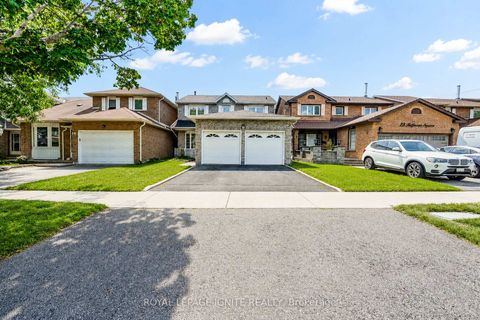 Photo 2 at 21 Halfmoon Square, Highland Creek, Toronto