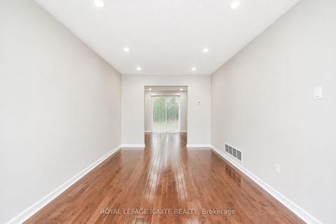 Photo 7 at 21 Halfmoon Square, Highland Creek, Toronto