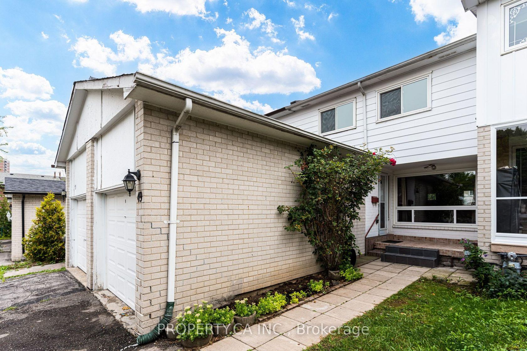 49 Whiteleas Avenue, Malvern, Toronto photo number 2