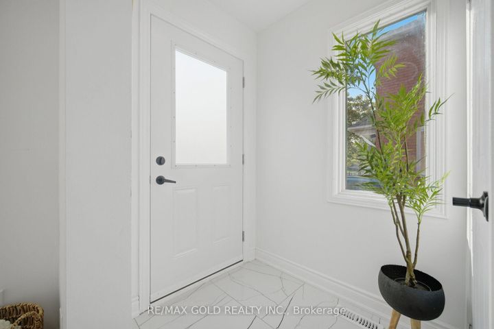Photo 7 at 29 Fern Valley Crescent, Wellington, Brampton
