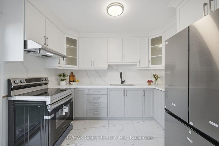 Photo 15 at 29 Fern Valley Crescent, Wellington, Brampton