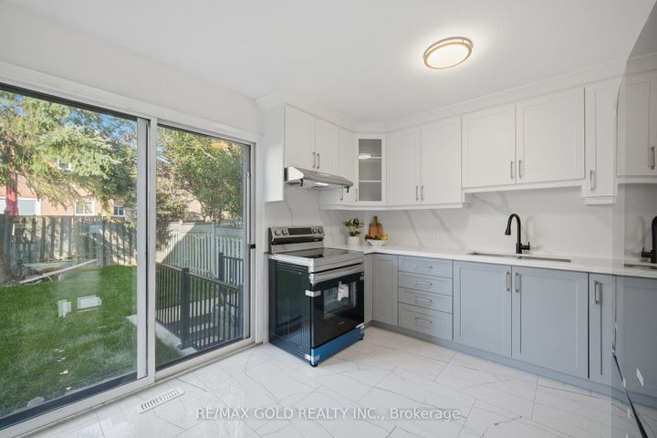 Photo 16 at 29 Fern Valley Crescent, Wellington, Brampton