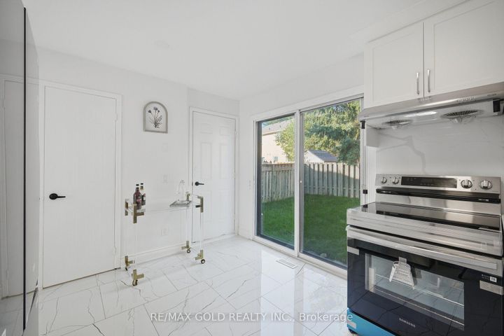 Photo 17 at 29 Fern Valley Crescent, Wellington, Brampton