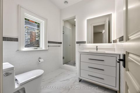 Photo 31 at 40 Golf Avenue, East Woodbridge, Vaughan