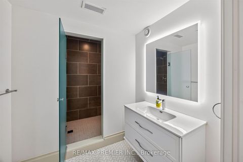 Photo 44 at 40 Golf Avenue, East Woodbridge, Vaughan