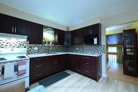 Photo 2 at 15 - 351 Military Trail, Morningside, Toronto