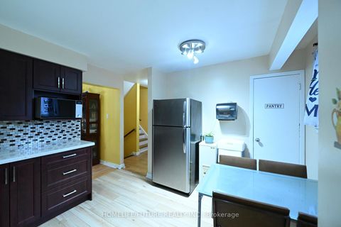 Photo 4 at 15 - 351 Military Trail, Morningside, Toronto