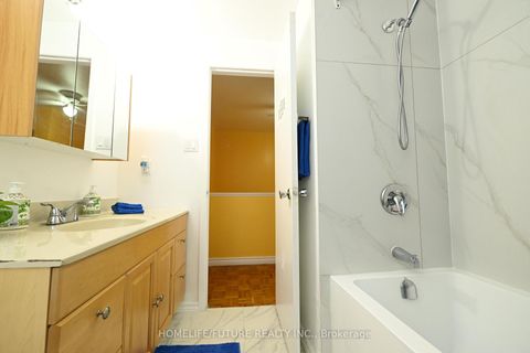 Photo 10 at 15 - 351 Military Trail, Morningside, Toronto