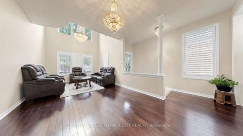 Photo 2 at 70 Boom Road, Vellore Village, Vaughan
