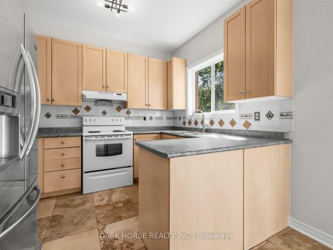 Photo 18 at 55 Redfinch Crescent, Vellore Village, Vaughan