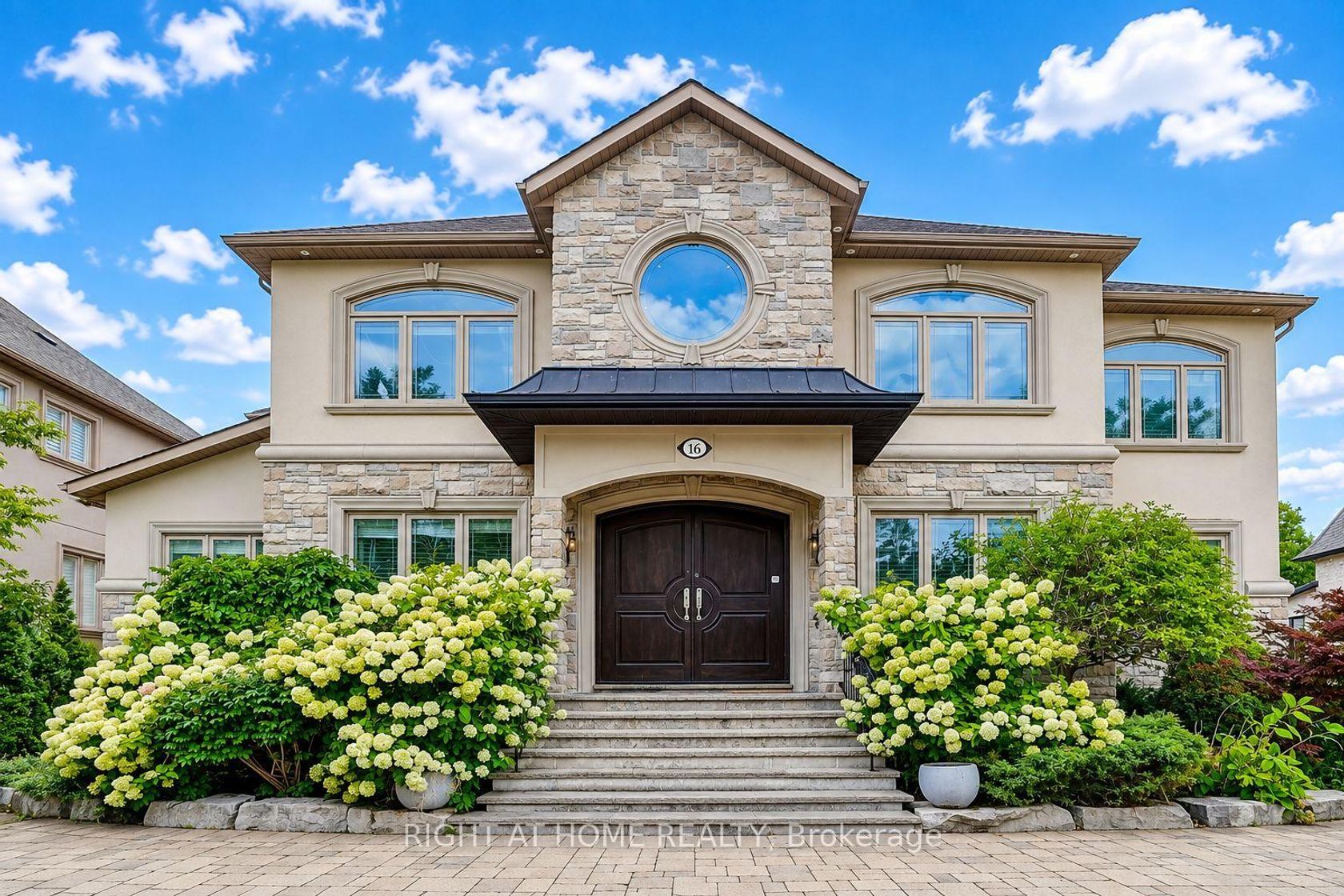 16 Fairview Avenue, South Richvale, Richmond Hill photo number 2