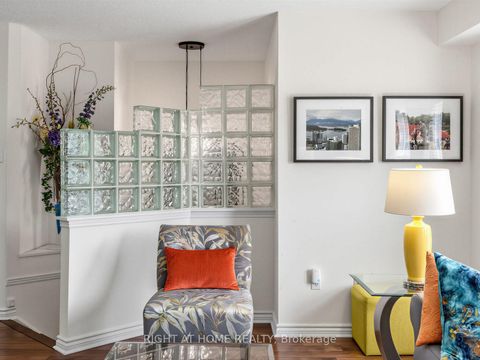 Photo 5 at 25 Tamarack Circle, The Westway, Toronto