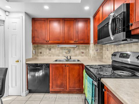 Photo 10 at 25 Tamarack Circle, The Westway, Toronto