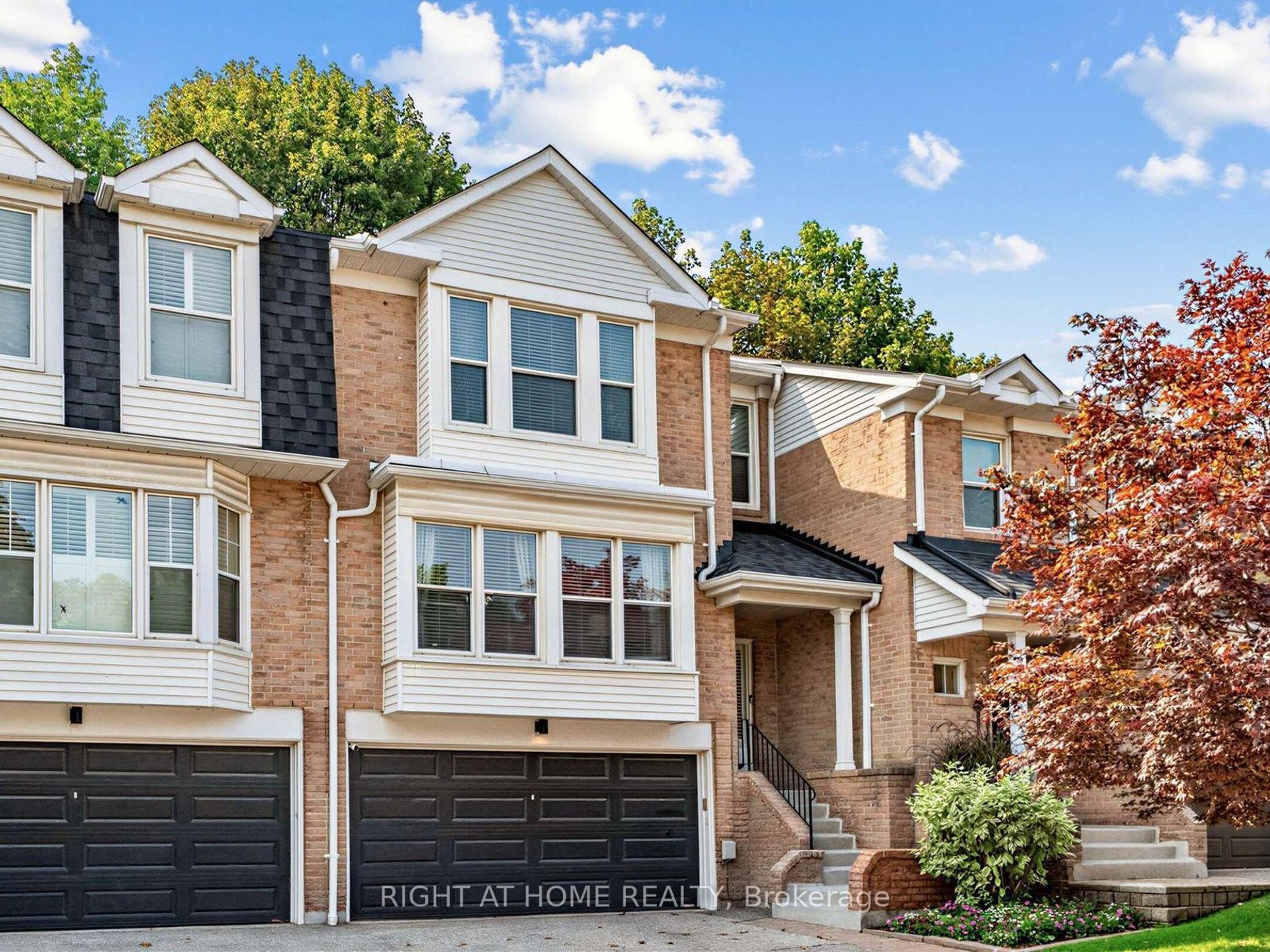 25 Tamarack Circle, The Westway, Toronto photo 4