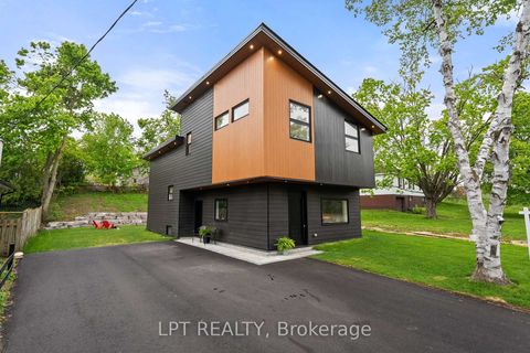 Photo 1 at 168 Berczy Street, Wellington, Barrie