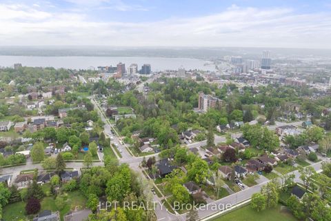 Photo 2 at 168 Berczy Street, Wellington, Barrie