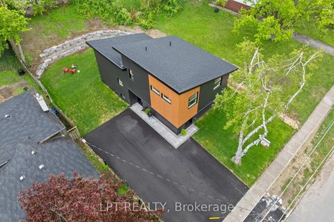 Photo 3 at 168 Berczy Street, Wellington, Barrie