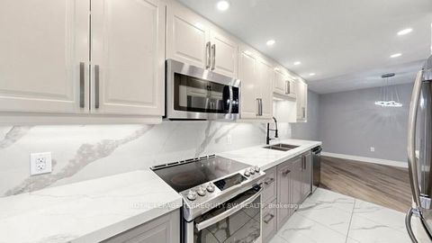 Photo 2 at 512 - 7440 Bathurst Street, Brownridge, Vaughan