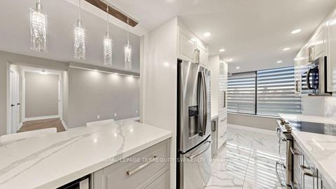 Photo 3 at 512 - 7440 Bathurst Street, Brownridge, Vaughan