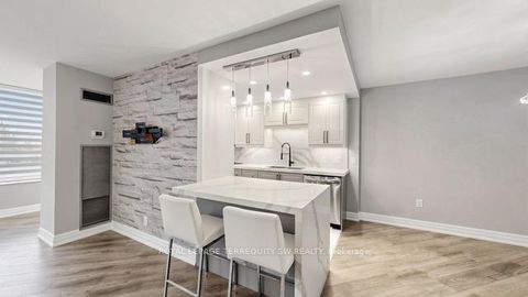 Photo 5 at 512 - 7440 Bathurst Street, Brownridge, Vaughan
