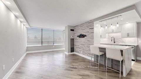 Photo 7 at 512 - 7440 Bathurst Street, Brownridge, Vaughan