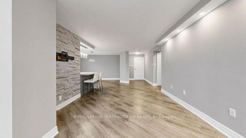Photo 10 at 512 - 7440 Bathurst Street, Brownridge, Vaughan