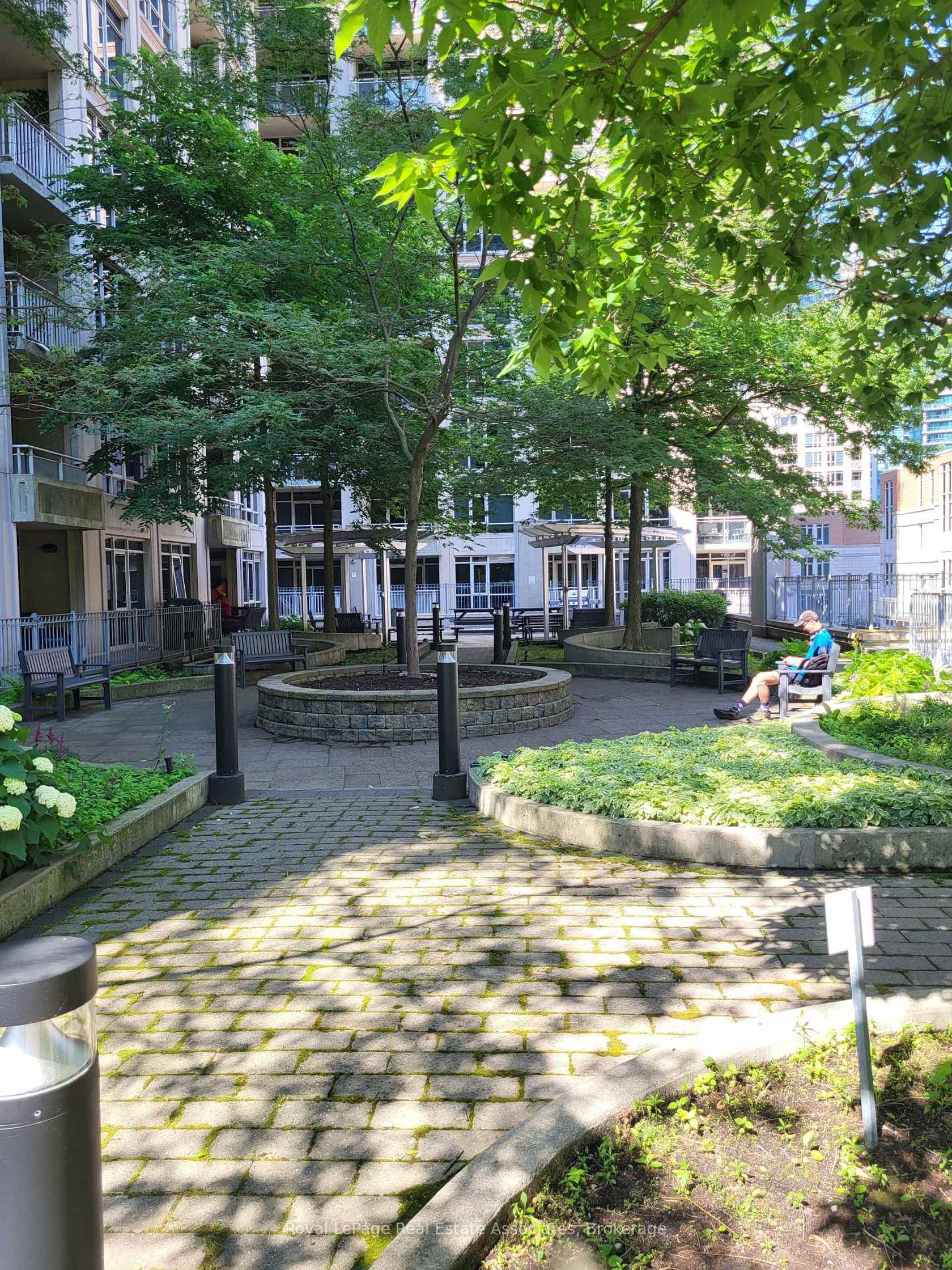 908 - 21 Grand Magazine Street, Niagara, Toronto photo number 2
