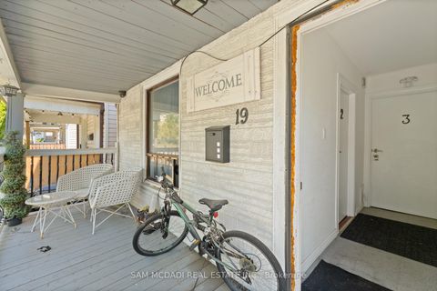 Photo 1 at 19 Toffee Court, New Toronto, Toronto