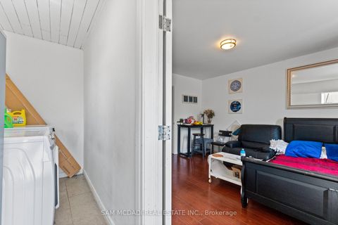 Photo 2 at 19 Toffee Court, New Toronto, Toronto