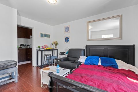 Photo 3 at 19 Toffee Court, New Toronto, Toronto