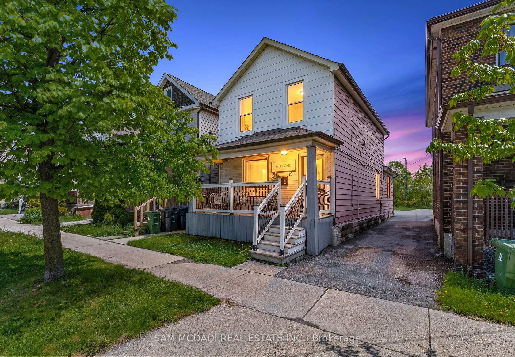 19 Toffee Court, New Toronto, Toronto photo 1