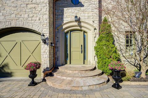 Photo 2 at 7 Legacy Court, Windfields, Toronto
