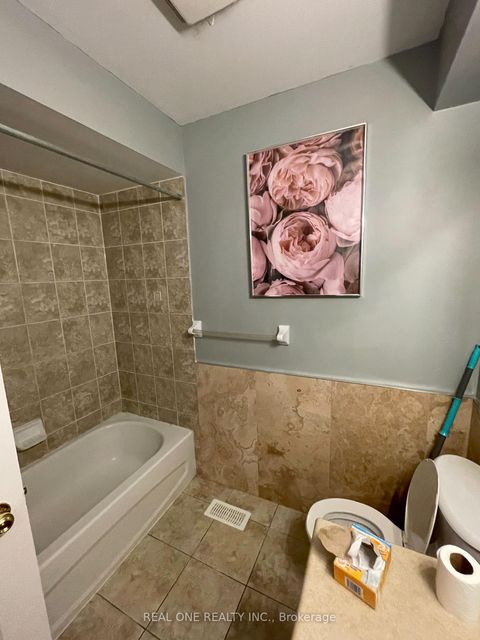 Photo 5 at 15 Hackett Avenue, York University Heights, Toronto