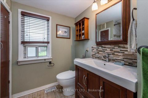 Photo 3 at 224 Foster Drive, Painswick North, Barrie