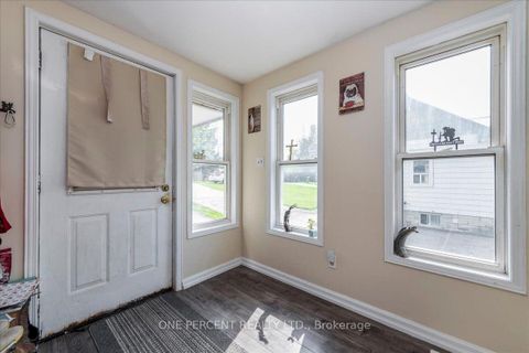 Photo 8 at 224 Foster Drive, Painswick North, Barrie