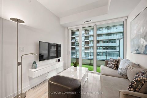 Photo 3 at 1627 - 70 Princess Street, Moss Park, Toronto