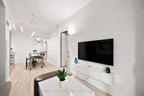 Photo 4 at 1627 - 70 Princess Street, Moss Park, Toronto