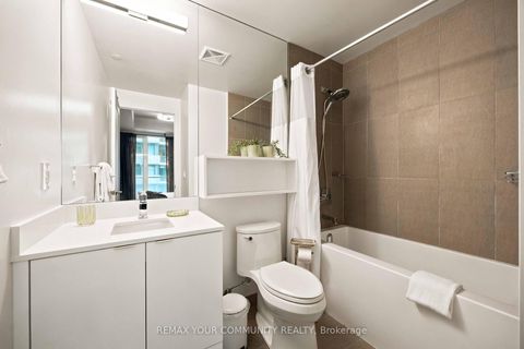 Photo 13 at 1627 - 70 Princess Street, Moss Park, Toronto