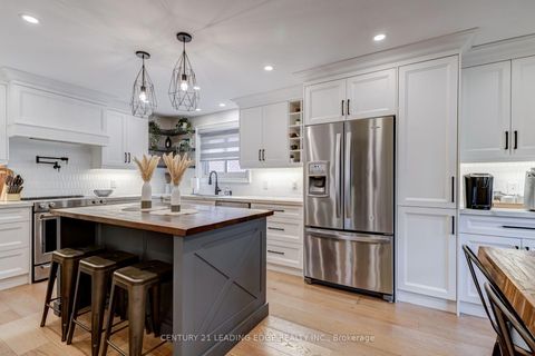 Photo 4 at 5 Mountbatten Road, Humber Heights, Toronto