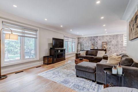 Photo 10 at 5 Mountbatten Road, Humber Heights, Toronto