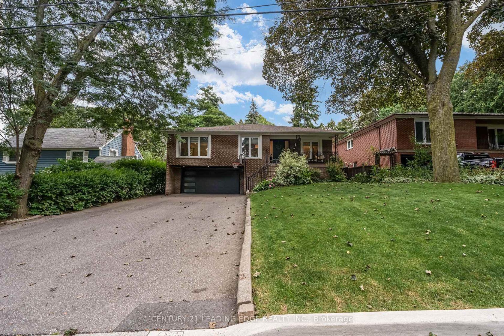 5 Mountbatten Road, Humber Heights, Toronto photo number 2