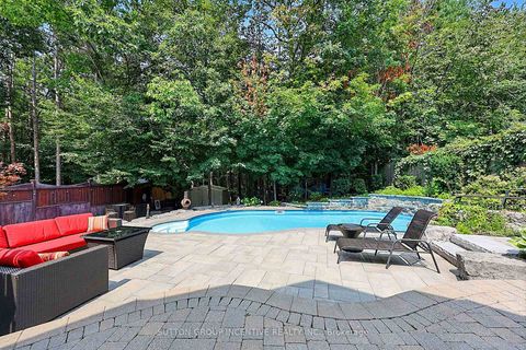 Photo 3 at 102 CUMMING Drive, Ardagh, Barrie