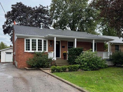 Photo 1 at 432 Paliser Crescent N, Harding, Richmond Hill