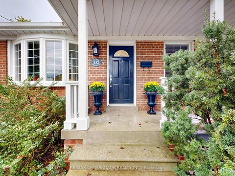 Photo 3 at 432 Paliser Crescent N, Harding, Richmond Hill