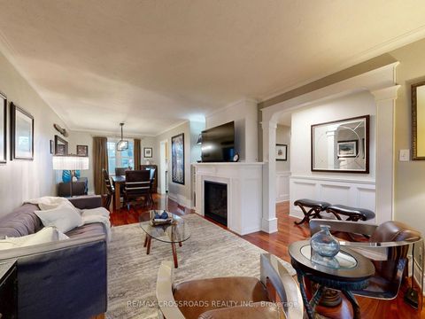 Photo 9 at 432 Paliser Crescent N, Harding, Richmond Hill