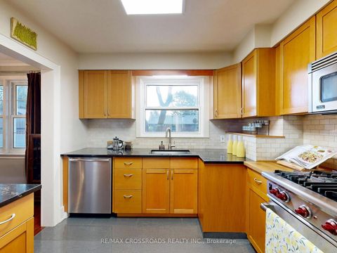 Photo 13 at 432 Paliser Crescent N, Harding, Richmond Hill